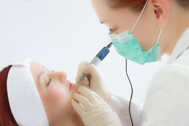 Amy Packer performing permanent makeup on a client